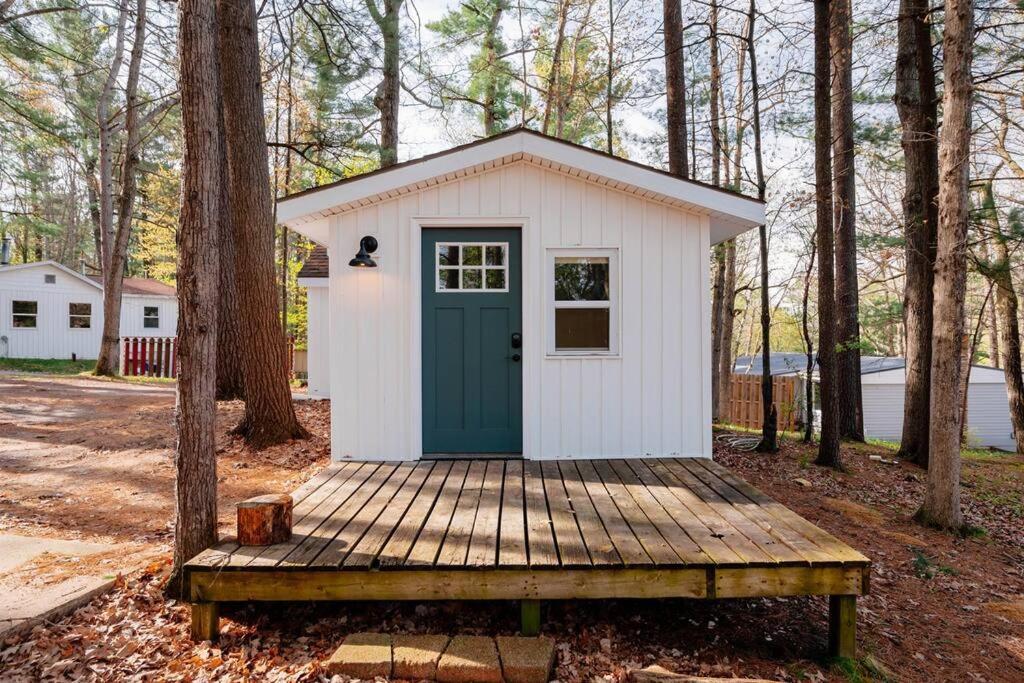 Cozy Cottage On Arbutus Lake Traverse City Exterior foto