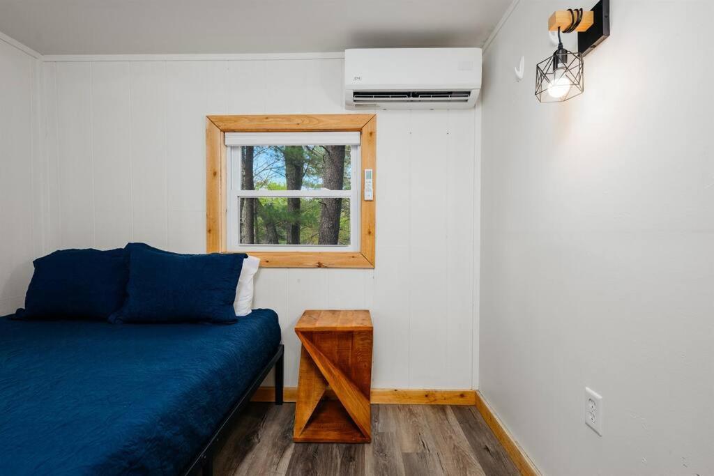 Cozy Cottage On Arbutus Lake Traverse City Exterior foto