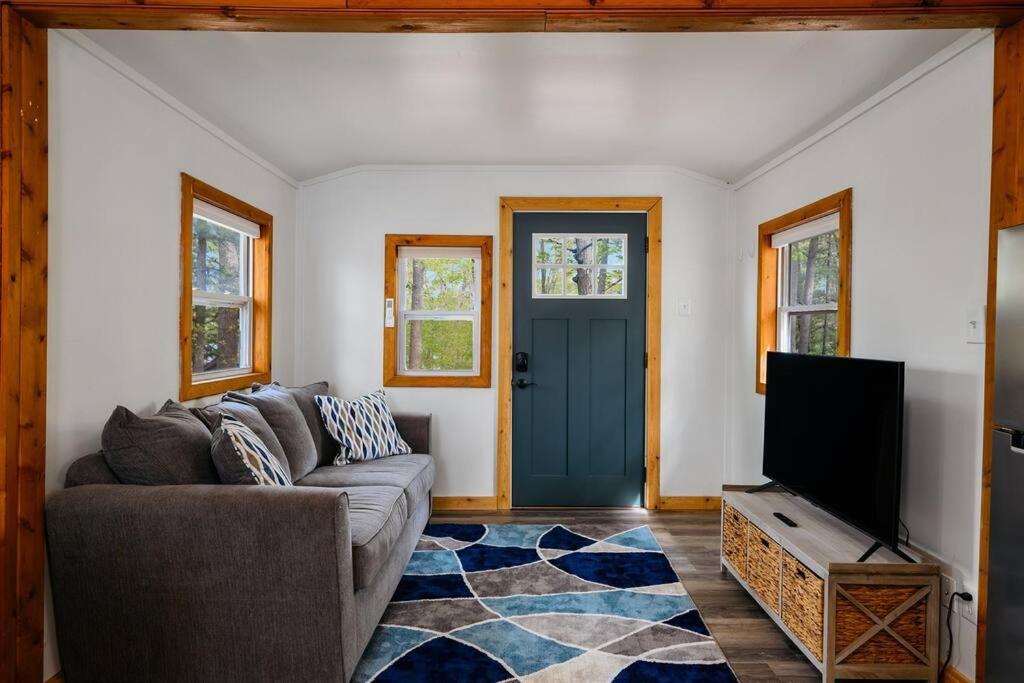 Cozy Cottage On Arbutus Lake Traverse City Exterior foto